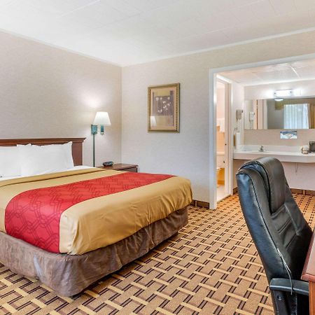Rodeway Inn Mystic Eksteriør bilde