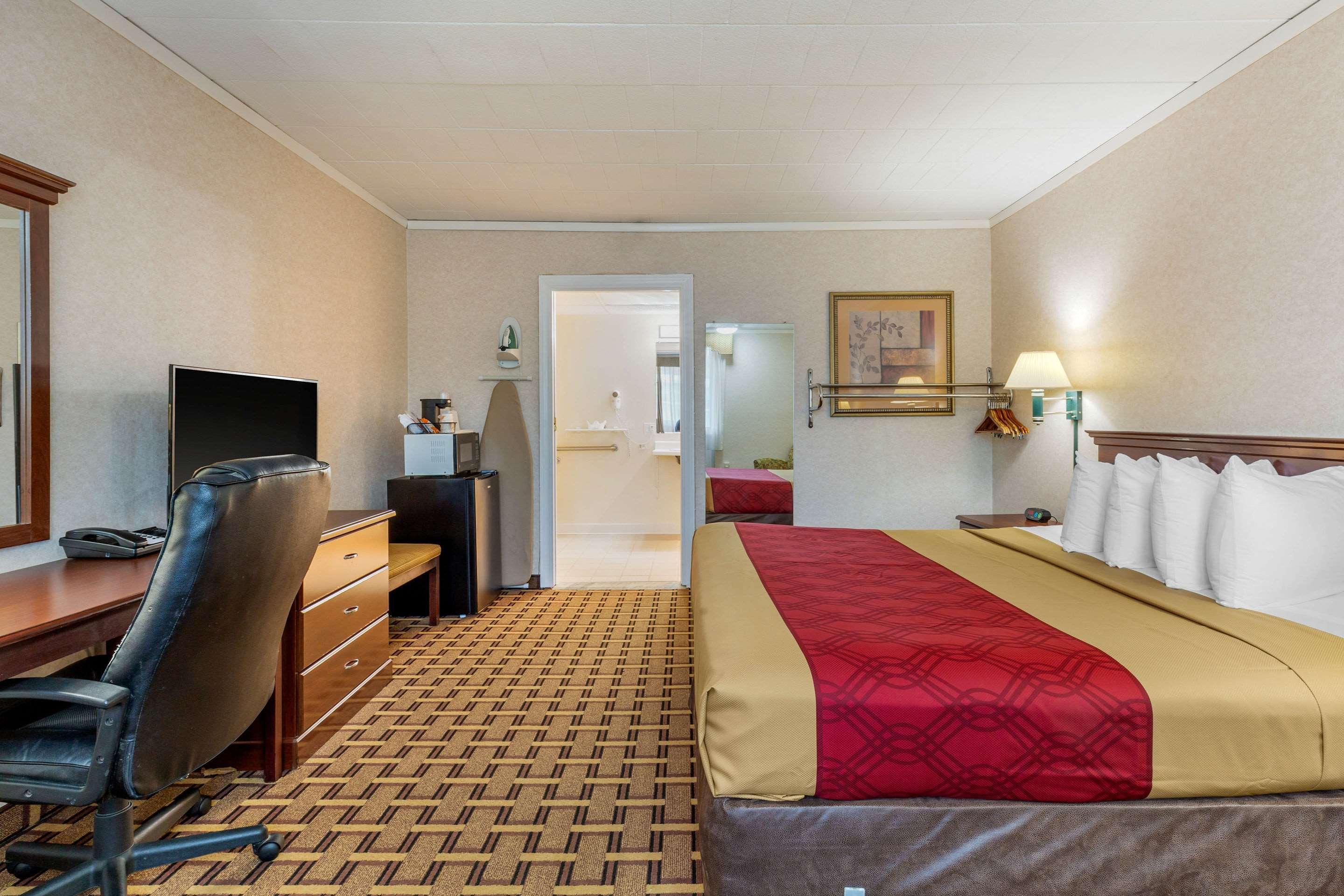 Rodeway Inn Mystic Eksteriør bilde